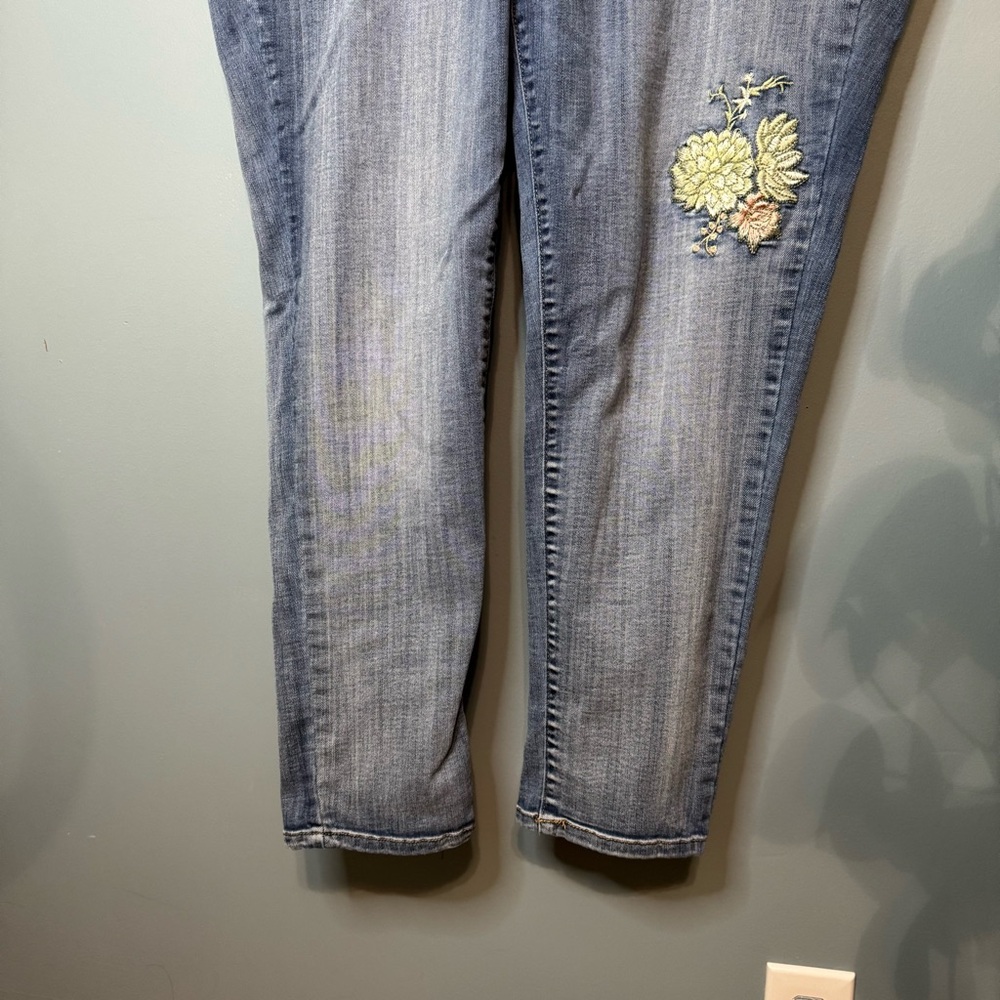 Westport Signature Fit Floral Embroidered Skinny Jeans. Women’s Size 20W - Picture 7 of 12